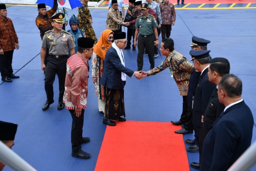 Wakil Presiden (Wapres) KH Maruf Amin bertolak ke Semarang menghadiri Silaturahmi dan musyawarah bersama Majelis Ulama Indonesia (MUI), Dewan Masjid Indonesia (DMI), IPHI, dan Baznas se Jawa Tengah, Jum