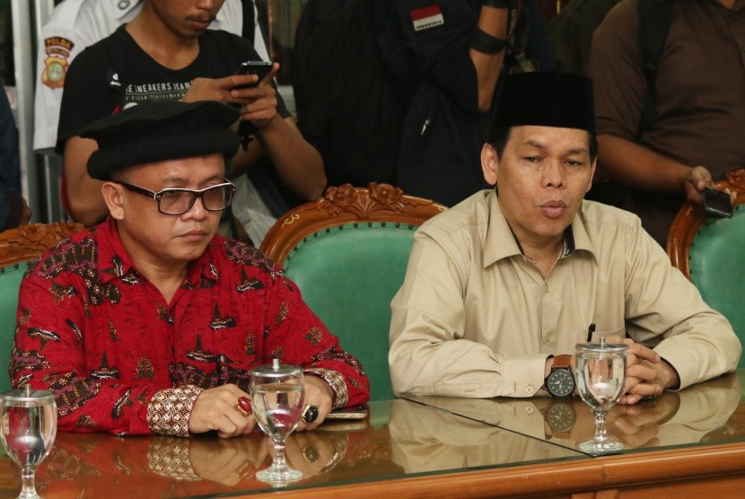 Wakil Sekjen MUI Amirsyah Tambunan (kanan) 