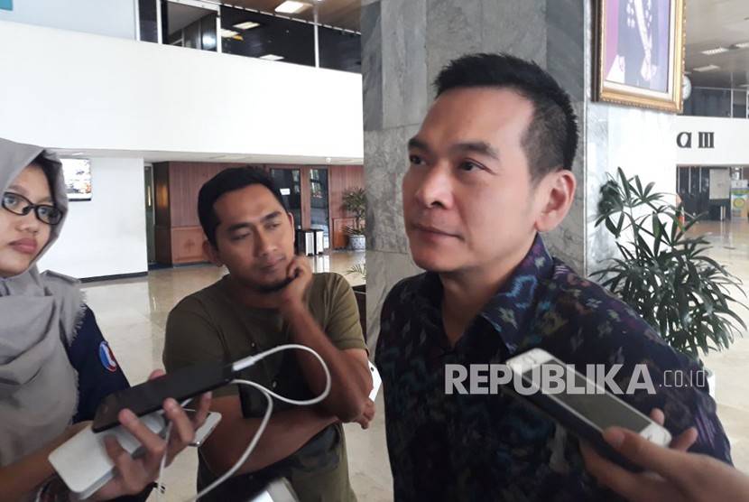 Wakil Sekretaris Jenderal Partai Kebangkitan Bangsa (PKB) Daniel Johan saat diwawancarai di Kompleks Parlemen Senayan, Jakarta pada Senin (26/2).