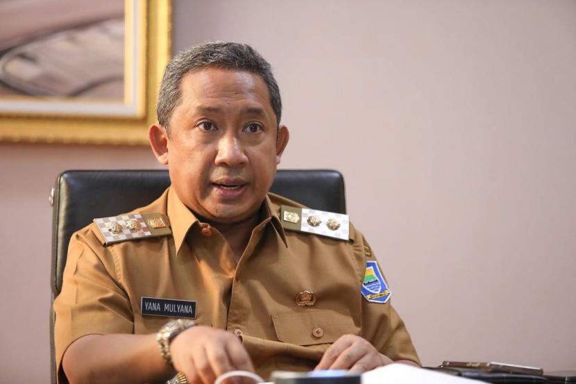 Wakil Wali Kota Bandung Yana Mulyana ditunjuk jadi Pelaksana Tugas (Plt) Wali Kota Bandung setelah Oded M Danial wafat.