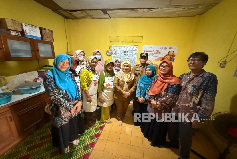 Wakil Wali Kota Cirebon Siti Farida berkesempatan mengunjungi Rumah Gizi yang berlokasi di Kelurahan Kesenden, Kecamatan Kejaksan, untuk melihat langsung dampak positif yang dihadirkan program ini bagi masyarakat.