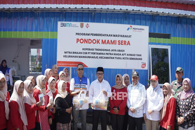 Wakil Wali Kota Semarang, Iswar Aminuddin meresmikan bangunan Pondok Mami Sera yang didirikan Pertamina di Kelurahan Mangunharjo, Kecamatan Tugu, Ahad (25/5/2025). 