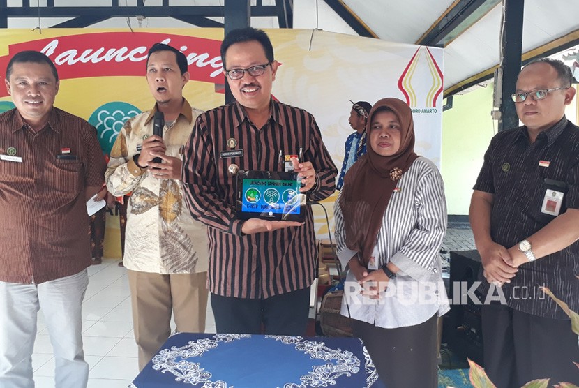 Wakil Wali Kota Yogyakarta, Heroe Poerwadi, saat meluncurkan tiga  layanan baru Jogja Smart Service di Kantor Kecamatan Jetis, Jumat (23/8).