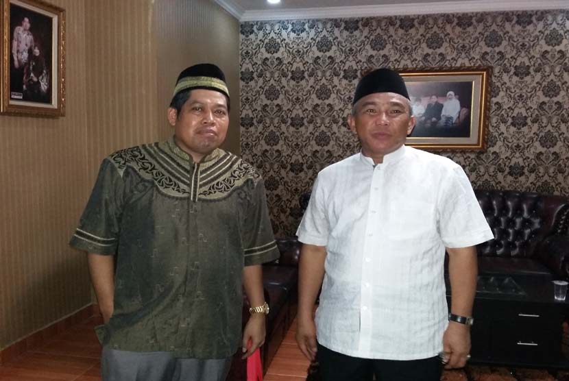 Wakil Walikota Depok yang juga calon walikota Depok 2015-2020 KH Dr Idris Abdul Shomad MA (kanan) dan tokoh masyarakat Deok Dr Sutrisno Muslimin MA.