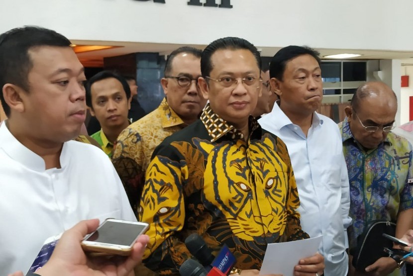 Wakorbid Pratama Partai Golkar Bambang Soesatyo (Bamsoet) menyampaikan deklarasi untuk maju sebagai calon ketua umum Partai Golkar periode 2019-2024 di Kompleks Parlemen Senayan, Jakarta, Jumat, (22/11). 