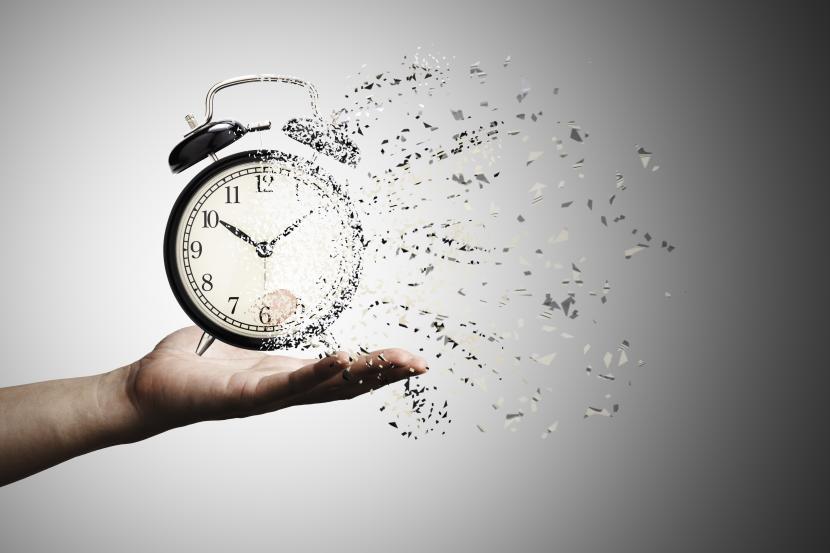 Waktu (ilustrasi). Banyak dari kita merasa bahwa waktu semakin cepat berlalu seiring dengan bertambahnya usia. 