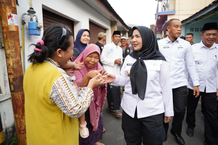 Wali Kota Bandar Lampung, Eva Dwiana, saat menyambangi warganya.