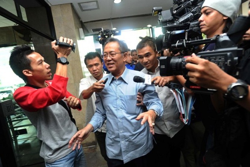 Wali Kota Bandung Dada Rosada memenuhi panggilan KPK di Gedung KPK, Jakarta