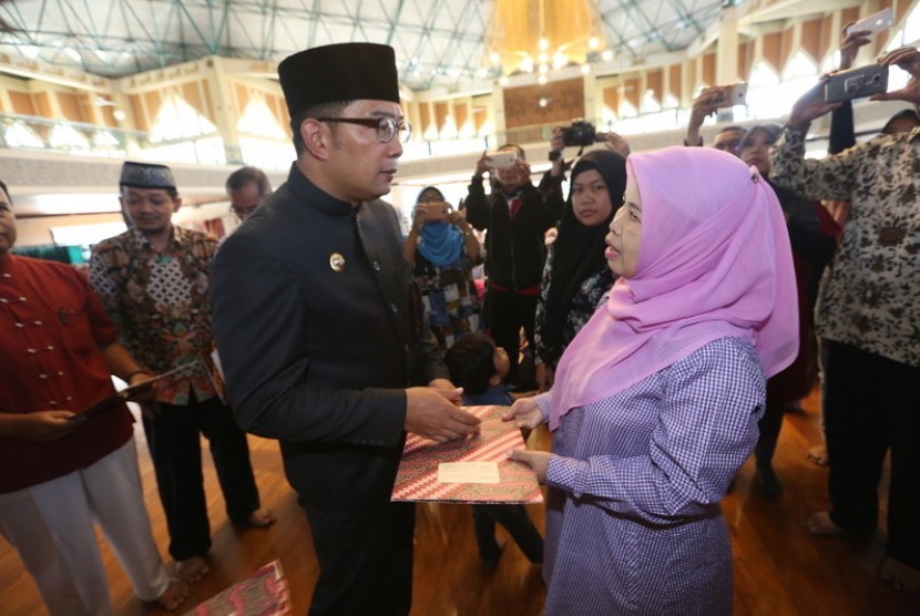 Wali Kota Bandung H Ridwan Kamil meluncurkan program Kredit Mesjid Sejahtera (Mesra) pada Agustus 2017.