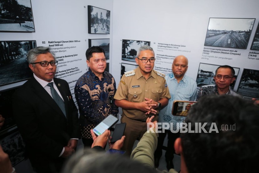 Wali Kota Bandung Muhammad Farhan menegaskan, keberadaan bandara internasional memperkuat ekosistem industri dirgantara sekaligus pariwisata Bandung.
