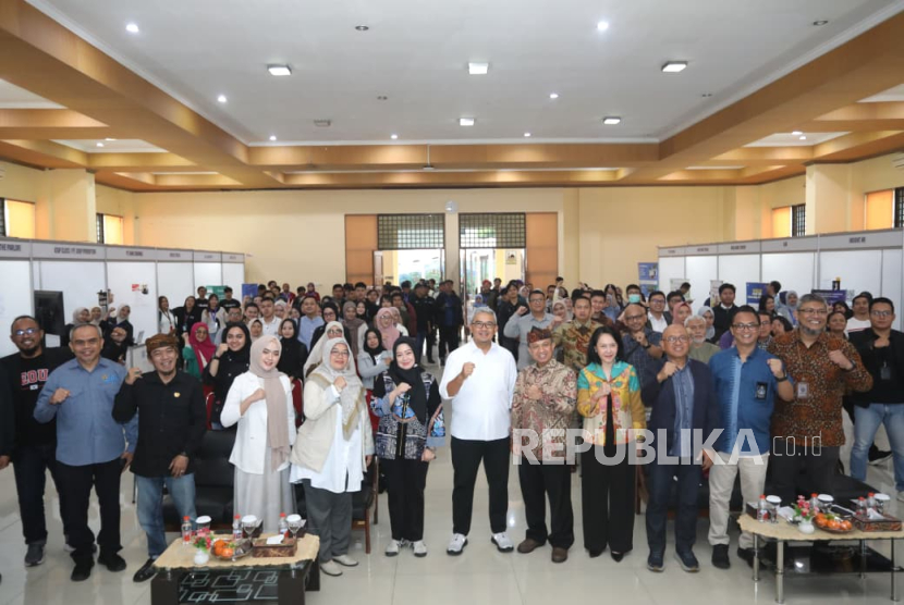 Wali Kota Bandung, Muhammad Farhan menyebut saat Job Fair/Career Expo Unpas 2025 di Kampus IV Unpas, Sabtu (22/11/2025).