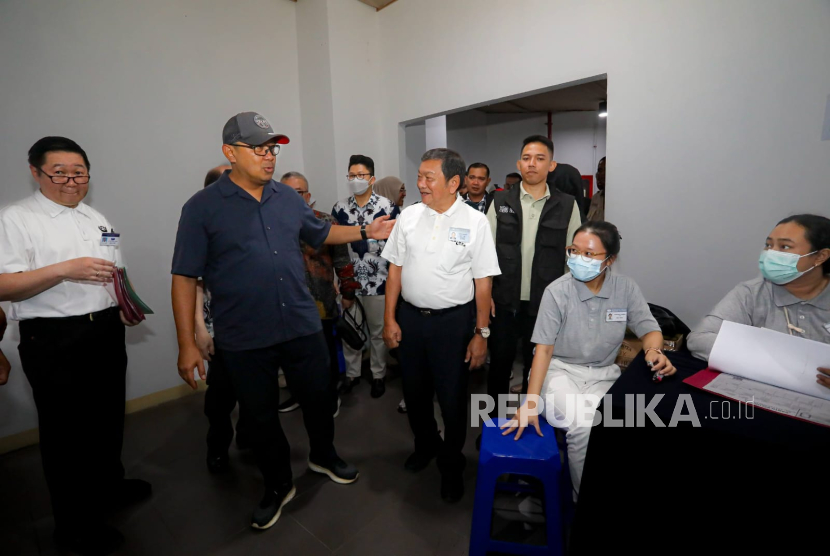 Ratusan Warga Antusias Ikuti Pemeriksaan Kesehatan Hingga Operasi Tumor, Farhan: Sangat Membantu