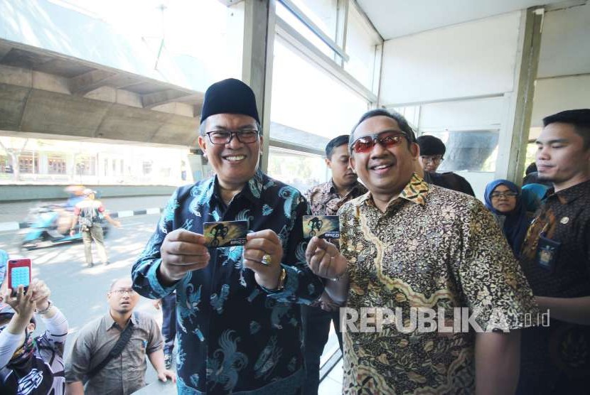 Wali Kota Bandung Oded M Danial (kiri) bersama wakilnya Yana Mulyana 
