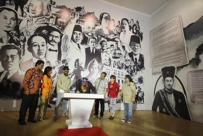 Wali Kota Bandung Oded M Danial memberikan sambutan saat peresmian Museum Kota Bandung, di Jalan Aceh, Kota Bandung, Rabu (31/10).