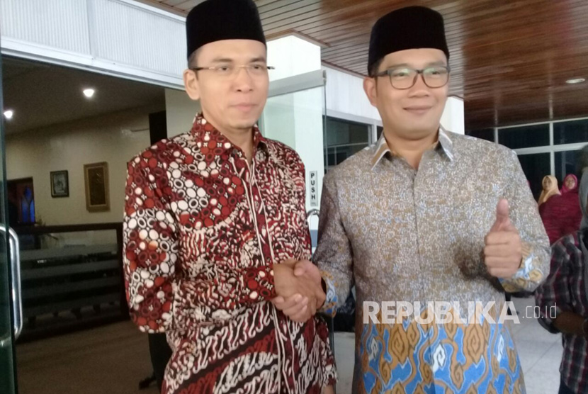 Wali Kota Bandung Ridwan Kamil bersilaturahmi dengan Gubernur NTB TGH Muhammad Zainul Majdi di kantor Gubernur NTB, Jalan Pejanggik, Mataram, NTB, Kamis (13/7).