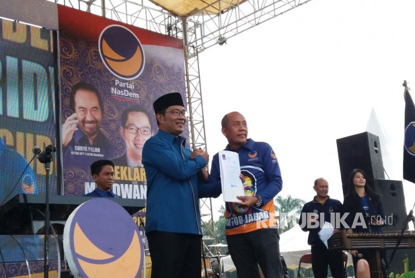 Wali Kota Bandung Ridwan Kamil hadir dalam deklarasi pengusungannya sebagai calon Gubernur Jawa Barat oleh Partai Nasdem, Ahad (19/3).