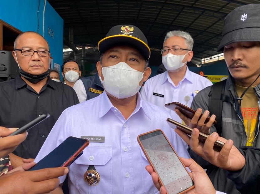 Wali Kota Bandung Yana Mulyana meminta seluruh masyarakat agar terus menjaga kondusifitas dengan menghindari perayaan yang berlebihan. Dia juga meminta seluruh warga untuk tetap tertib dan mematuhi aturan yang berlaku, termasuk protokol kesehatan. 