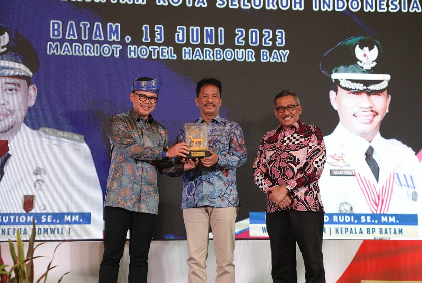 Wali Kota Bogor Bima Arya memuji masifnya pembangunan infrastruktur Kota Batam saat ini di bawah kepemimpinan Muhammad Rudi