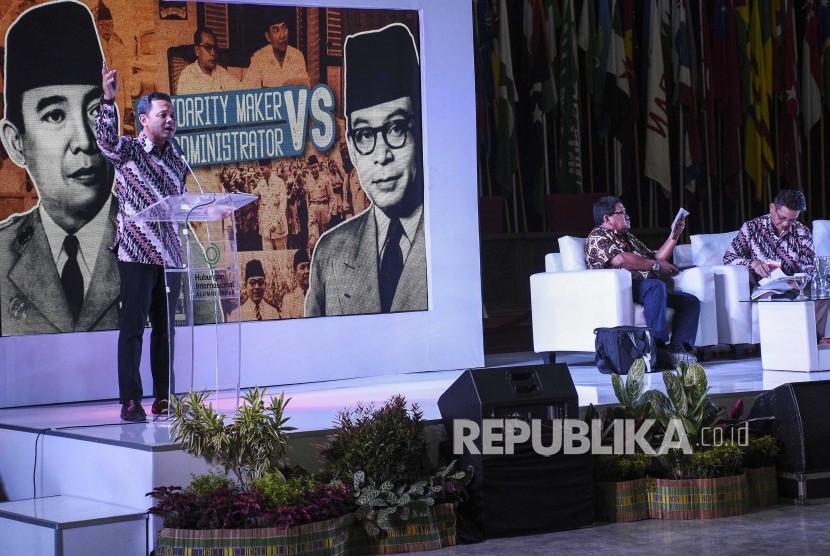 Wali Kota Bogor Bima Arya menyampaikan paparannya saat diskusi nasional di Gedung Konferensi Asia Afrika, Kota Bandung, Jumat (5/4).