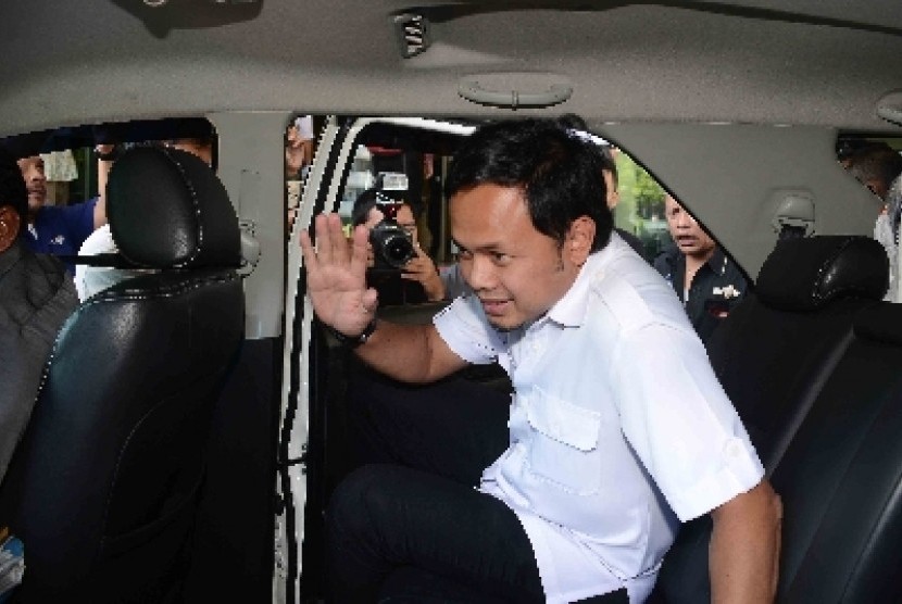 Wali Kota Bogor Bima Arya Sugiarto usai melapor di kantor Komisi Pemberantasan Korupsi (KPK), Jakarta, Senin (14/7). 