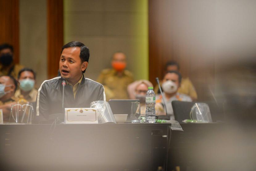 Wali Kota Bogor Bima Arya Sugiarto mengatakan jajarannya meningkatkan kewaspadaan kurangi mobilitas warga. Pengawasan dilakukan hingga level RW  di zona merah.