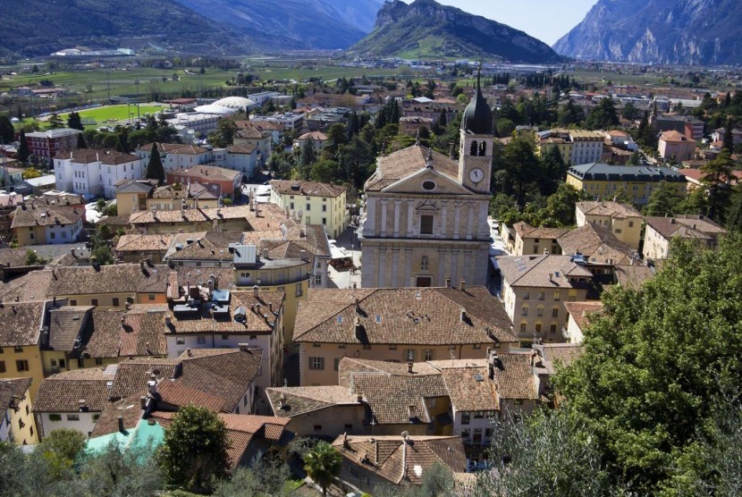 Wali Kota Brentonico, Provinsi Alpine di Trentino, Italia Christian Perenzoni meminta maaf pada seorang perempuan yang telah dieksekusi 300 tahun lalu. Perempuan tersebut dieksekusi mati setelah dituduh sebagai penyihir.