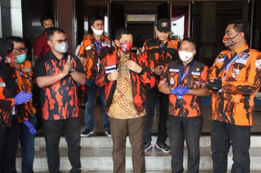 Wali Kota Jakarta Barat (Jakbar), Rustam Effendi melepas petugas Gugus Tugas Pemuda Pancasila (PP) Jakbar.