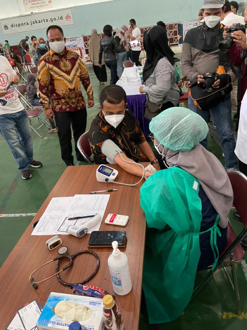 Wali Kota Jaktim Tinjau Sentra Vaksinasi UID-Gajah Tunggal