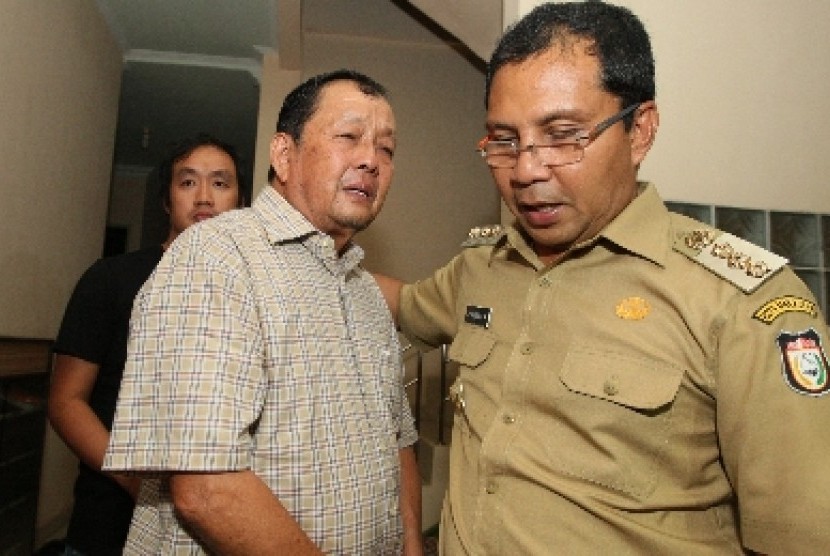 Wali Kota Makassar Danny Pomanto (kanan).
