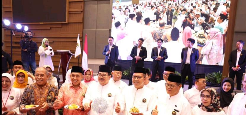 Wali Kota Makassar Moh Ramdhan Pomanto menyebutkan bahwa capaian pertumbuhan ekonomi Makassar tidak lepas dari kontribusi masyarakat Kabupaten Soppeng.