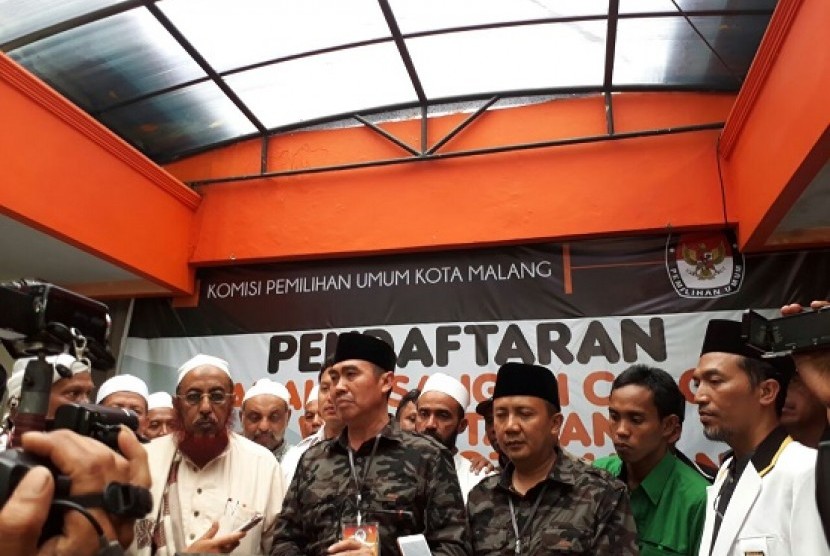 Wali Kota Malang Mohammad Anton kembali mendaftarkan diri dalam Pilkada 2018 dengan menggandeng sosok Syamsul Mahmud, Rabu (10/1)