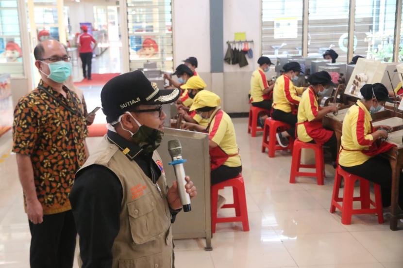 Wali Kota Malang, Sutiaji beserta jajaran mengunjungi pabrik PT HM Sampoerna di Kota Malang, Senin (4/5). 
