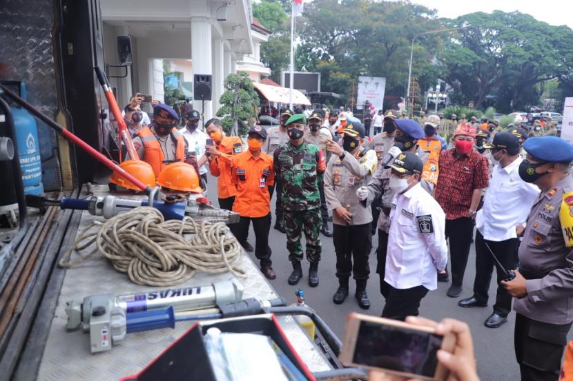 Wali Kota Malang, Sutiaji dan jajarannya mengadakan apel kesiapsiagaan bencana hidrometeorologi di Balai Kota Malang, Rabu (11/11).