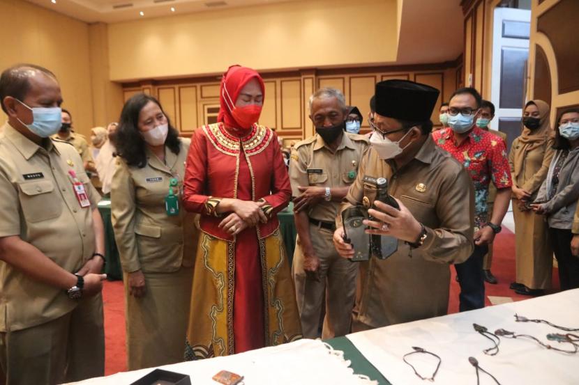 Wali Kota Malang, Sutiaji memberikan pengarahan dalam Workshop Teknis Industri Kreatif Subsektor Kerajinan Electroforming di Ijen Suites and Convention Malang, Senin (22/2). 