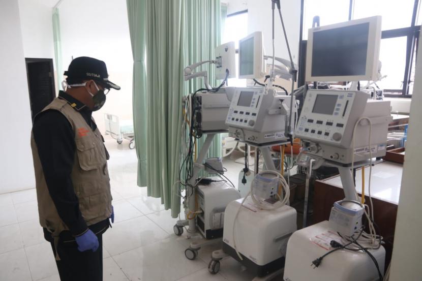 Wali Kota Malang, Sutiaji meninjau sejumlah fasilitas di RSUD Kota Malang. RSUD Kota Malang mulai berbenah diri menjadi Rumah Sakit (RS) rujukan pasien Covid-19.