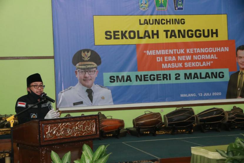 Wali Kota Malang, Sutiaji meresmikan SMA Negeri 2 Malang sebagai sekolah tangguh, Senin (13/7). 