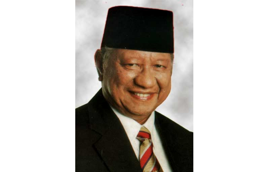  Wali Kota Samarinda selama dua periode yakni tahun 2000-2005 dan periode kedua tahun 2005- 2010, Achmad Amins.