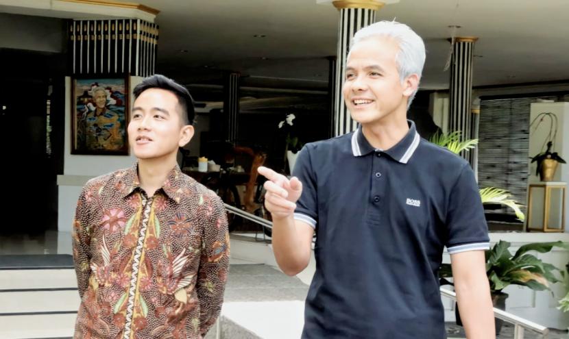   Wali Kota Solo, Gibran Rakabuming Raka, bersama eks Gubernur Jawa Tengah, Ganjar Pranowo. Ganjar sebut Gibran sudah siap ikuti debat dengan menyinggung kebijakannya di Jateng.