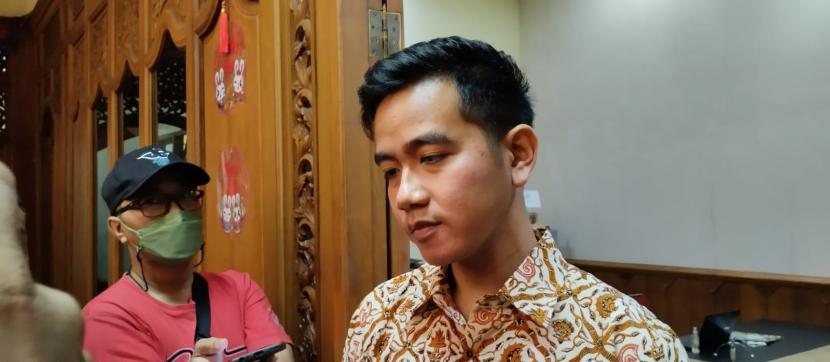 Wali Kota Solo, Gibran Rakabuming Raka, saat ditemui Kamis (13/4/2023) berharap pengerjaan proyek di Solo yang di bawah BTP Jateng tak terhambat kasus OTT KPK.