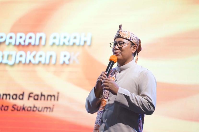 Wali Kota Sukabumi Achmad Fahmi. Kota Sukabumi menjadi daerah pertama di Jawa Barat yang melakukan Kick Off UMKM Juara Kota Sukabumi 2023 di Aula Bank BJB Cabang Sukabumi, Rabu (3/5/2023). Hal ini menunjukkan keseriusan Sukabumi dalam mendorong UMKM naik kelas.