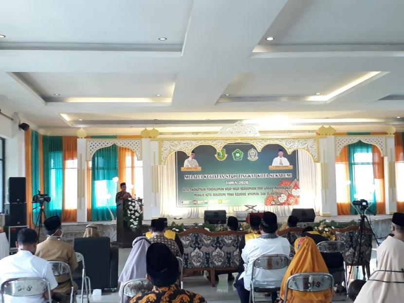 Wali Kota Sukabumi Achmad Fahmi membuka ajang Seleksi tilawatil Quran dan Hadist (STQH) tingkat Kota Sukabumi tahun 2020 di Gedung Pusat Kajian Islam Kota Sukabumi, Selasa (15/12).