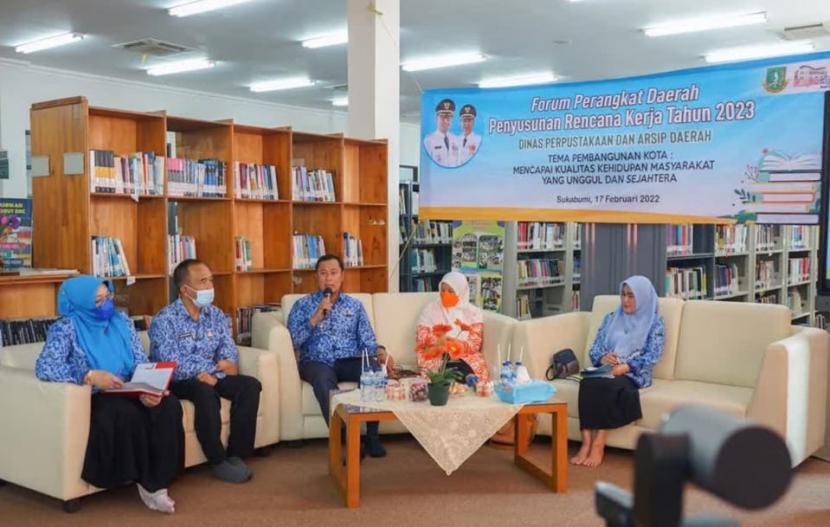 Wali Kota Sukabumi Achmad Fahmi menghadiri forum perangkat daerah Dinas Perpustakaan dan Arsip Daerah Kota Sukabumi, Kamis (17/2/2022