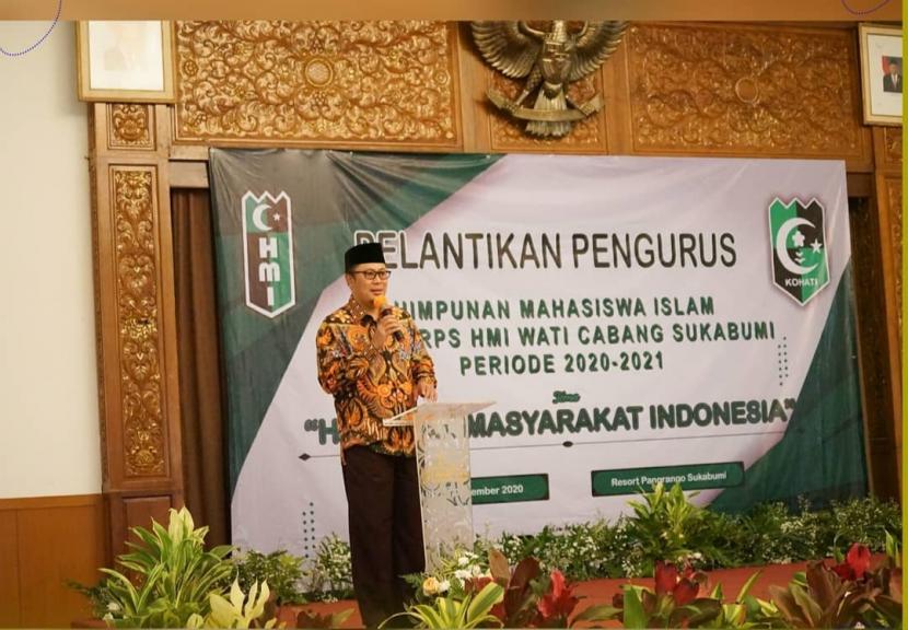 Wali Kota Sukabumi Achmad Fahmi menghadiri pelantikan pengurus HMI Cabang Sukabumi di Hotel Pangrango, Kamis (24/12)