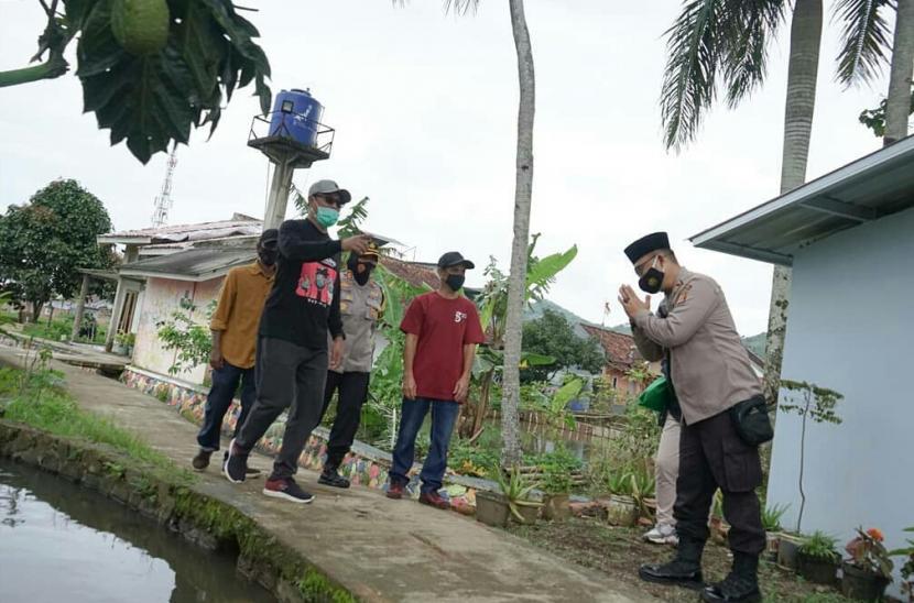 Wali Kota Sukabumi Achmad Fahmi mengunjungi salah satu kawasan yang akan dijadikan kampung wisata tematik di Kampung Kadaluwang, Kecamatan Lembursitu beberapa waktu lalu