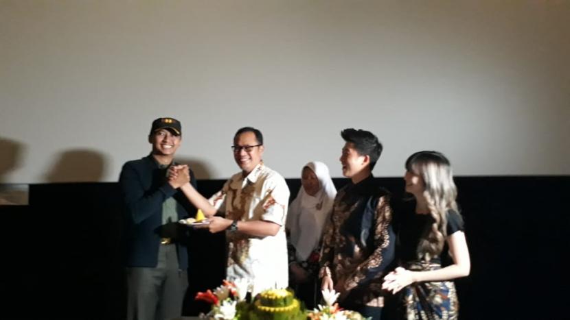 Wali Kota Sukabumi Achmad Fahmi meresmikan bioskop Moviplek yang menandai awal kehadiran bioskop di Kota Sukabumi sejak 19 tahun menghilang, Jumat (13/3(Republika/Riga Nurul Iman)