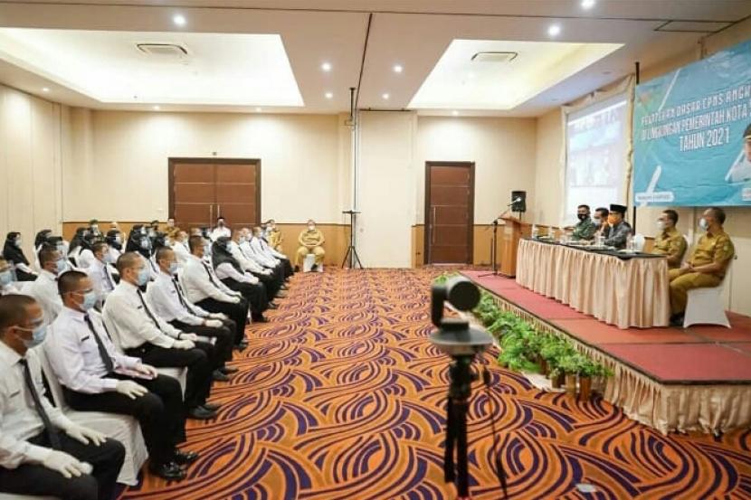 Wali Kota Sukabumi Achmad Fahmi saat memberikan arahan dalam pelatihan dasar CPNS angkatan III di Hotel Horison, Senin (5/4)