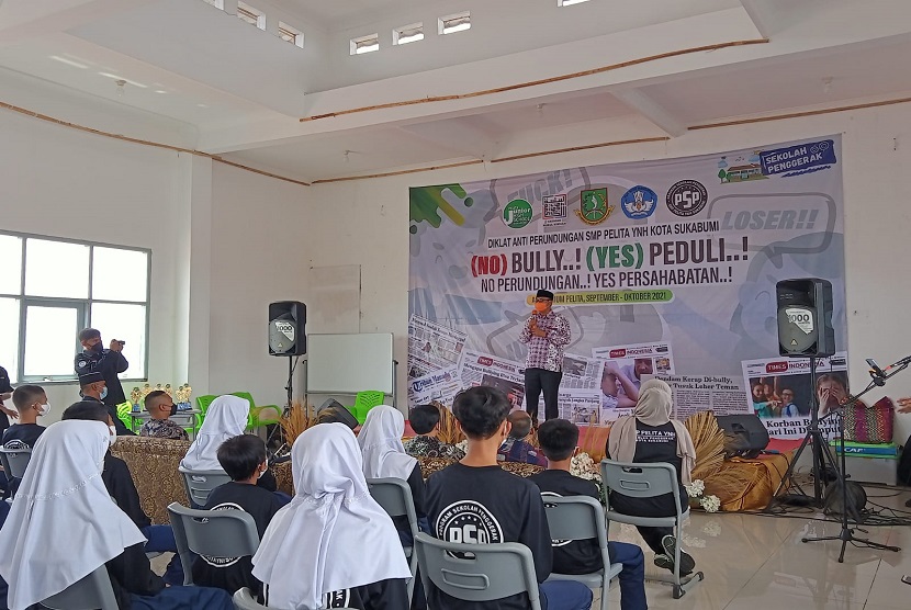 Wali Kota Sukabumi Achmad Fahmi saat menghadiri penutupan diklat anti perundungan yang digelar SMP Pelita YNH Kota Sukabumi, Kamis (21/10).