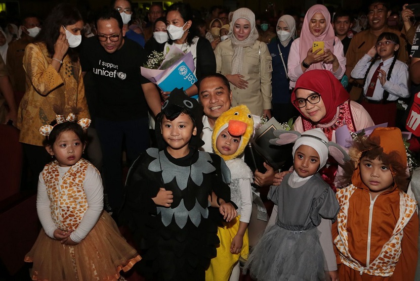 Wali Kota Surabaya Eri Cahyadi. Pemerintah Kota (Pemkot) Surabaya memastikan kesiapannya untuk menyandang predikat Paripurna Kota Layak Anak (KLA) pada tahun 2023.