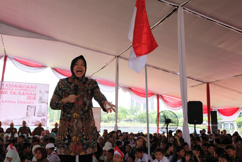 Wali Kota Surabaya, Tri Rismaharini jadi guru di sekolah kebangsaan 