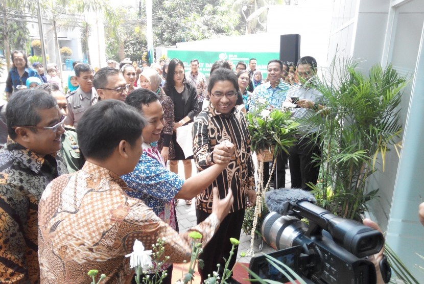  Wali Kota Tangerang Arief R Wismansyah dan Direktur Utama BPJS Ketenagakerjaan  Elvyn G Masassya saat peresmian kantor BPJS Ketenagakerjaan Cabang Tangerang, Kamis (15/10).